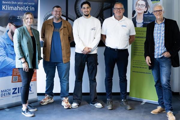 Ein Gruppen Foto von drei ZINQ und zwei DAA Mitarbeitern