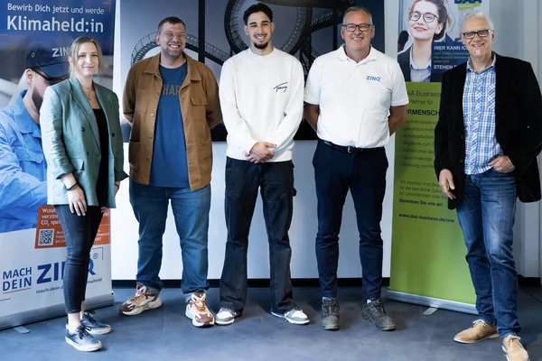 Ein Gruppen Foto von drei ZINQ und zwei DAA Mitarbeitern