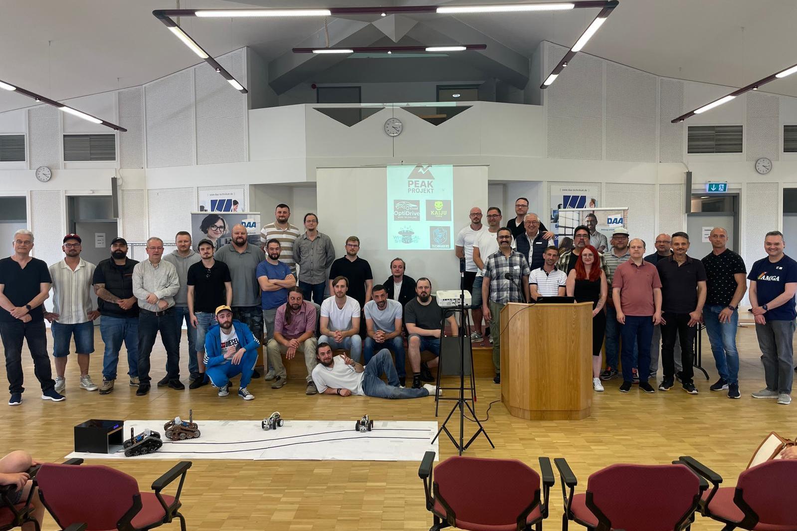 Ein Gruppenfoto aller Beteiligten zum "Projekt Peak"